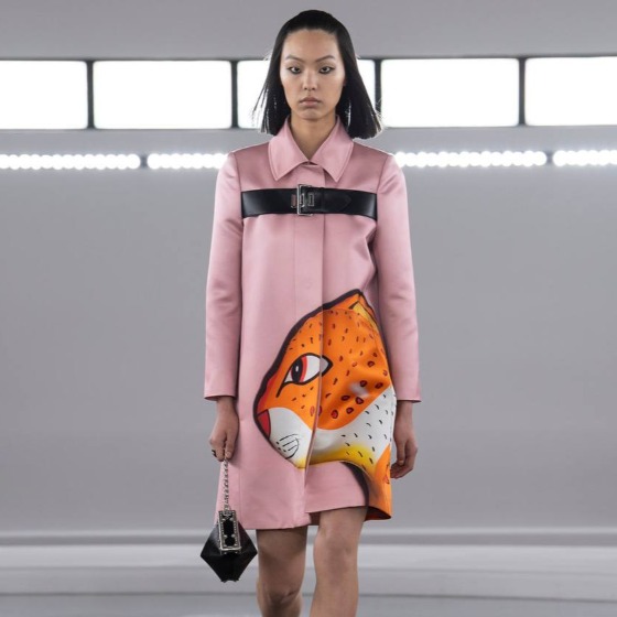 Атрибуты взросления героини Louis Vuitton: Модный дом показал коллекцию pre-fall’24