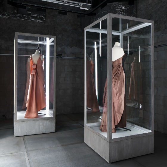Balenciaga открывает выставку кутюрных платье Кристобаля Баленсиага